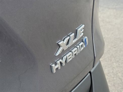 Used 2022 Toyota RAV4 XLE image 6