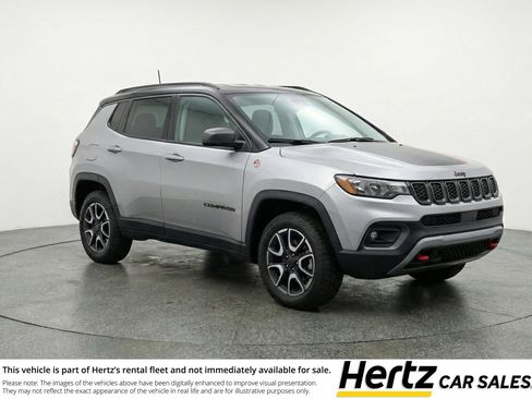 Used 2025 Jeep Compass Trailhawk image 1
