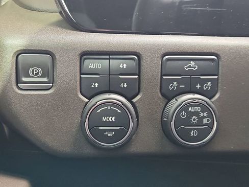 Used 2023 Chevrolet Silverado 1500 LT Trail Boss w/ LPO, Dark Essentials Package image 18