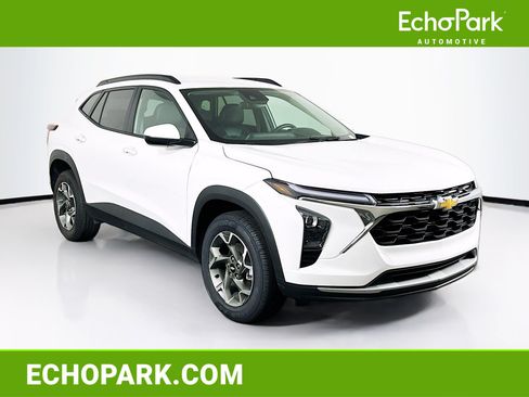 Used 2025 Chevrolet Trax LT w/ LT Convenience Package FWD image 1