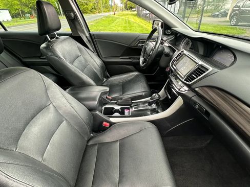 Used 2017 Honda Accord Touring image 29