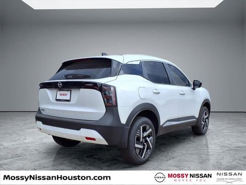 New 2026 Nissan Kicks SV image 7