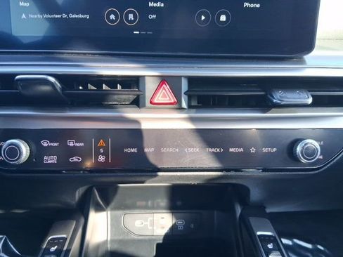 Used 2024 Kia Sorento S image 26