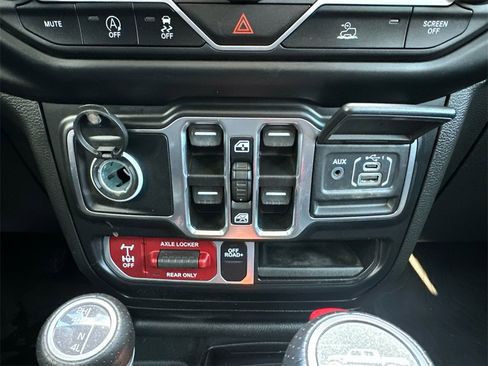 Used 2023 Jeep Gladiator Mojave w/ Cold Weather Group image 13