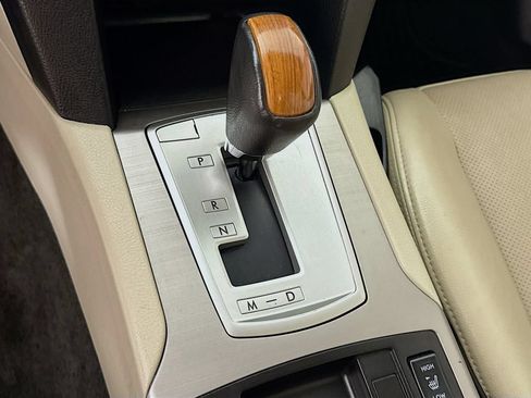 Used 2014 Subaru Outback 2.5i Limited w/ Moonroof Package AWD/4WD image 19