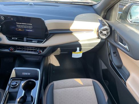 Used 2025 Chevrolet Equinox ACTIV w/ Convenience Package III image 6