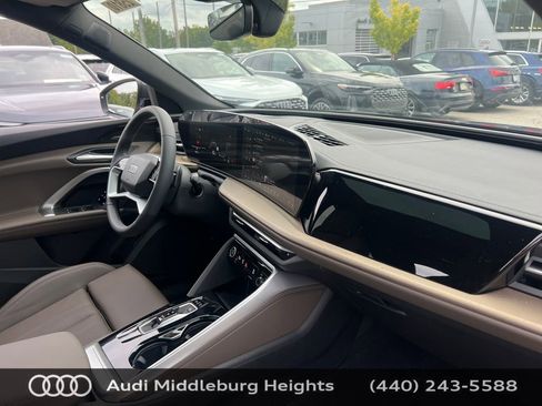 Used 2025 Audi Q5 Premium Plus w/ Premium Plus AWD/4WD image 23
