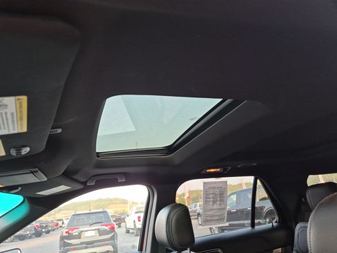 Used 2017 Ford Explorer Limited w/ Equipment Group 301A FWD image 9