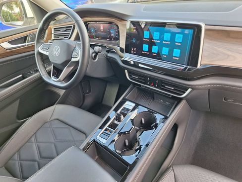 Used 2025 Volkswagen Atlas SE FWD image 28
