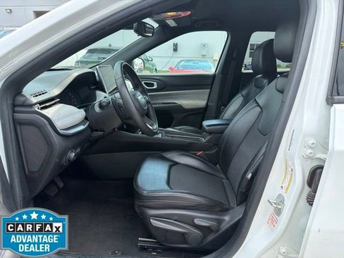 Used 2023 Jeep Compass Latitude AWD/4WD image 9