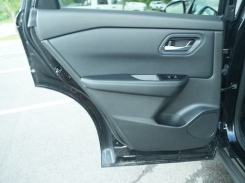 Used 2024 Nissan Rogue SV FWD image 16