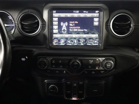 Used 2022 Jeep Wrangler Unlimited Sahara w/ Cold Weather Group AWD/4WD image 25