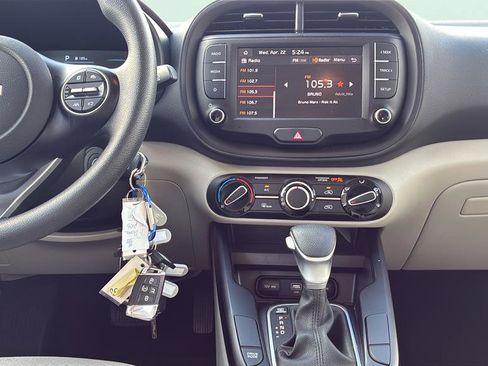 Used 2025 Kia Soul LX FWD image 30