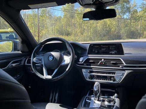 Used 2018 BMW 750i xDrive 750i xDrive image 32