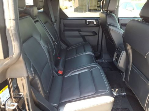 Used 2025 Ford Bronco Outer Banks AWD/4WD image 13