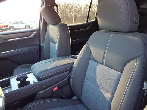 New 2026 GMC Acadia Elevation image 7