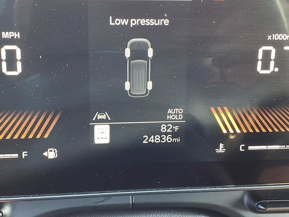 Used 2025 Kia Carnival FWD image 32