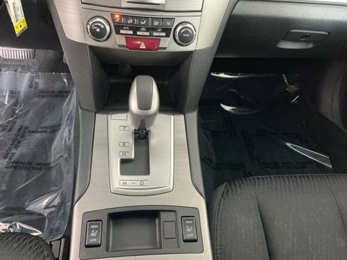 Used 2010 Subaru Outback 2.5i Premium AWD/4WD image 18