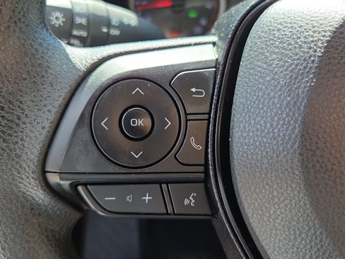 Used 2021 Toyota RAV4 XLE w/ Convenience Package FWD image 25