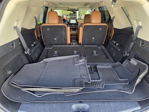 Used 2023 Nissan Pathfinder Platinum FWD image 15