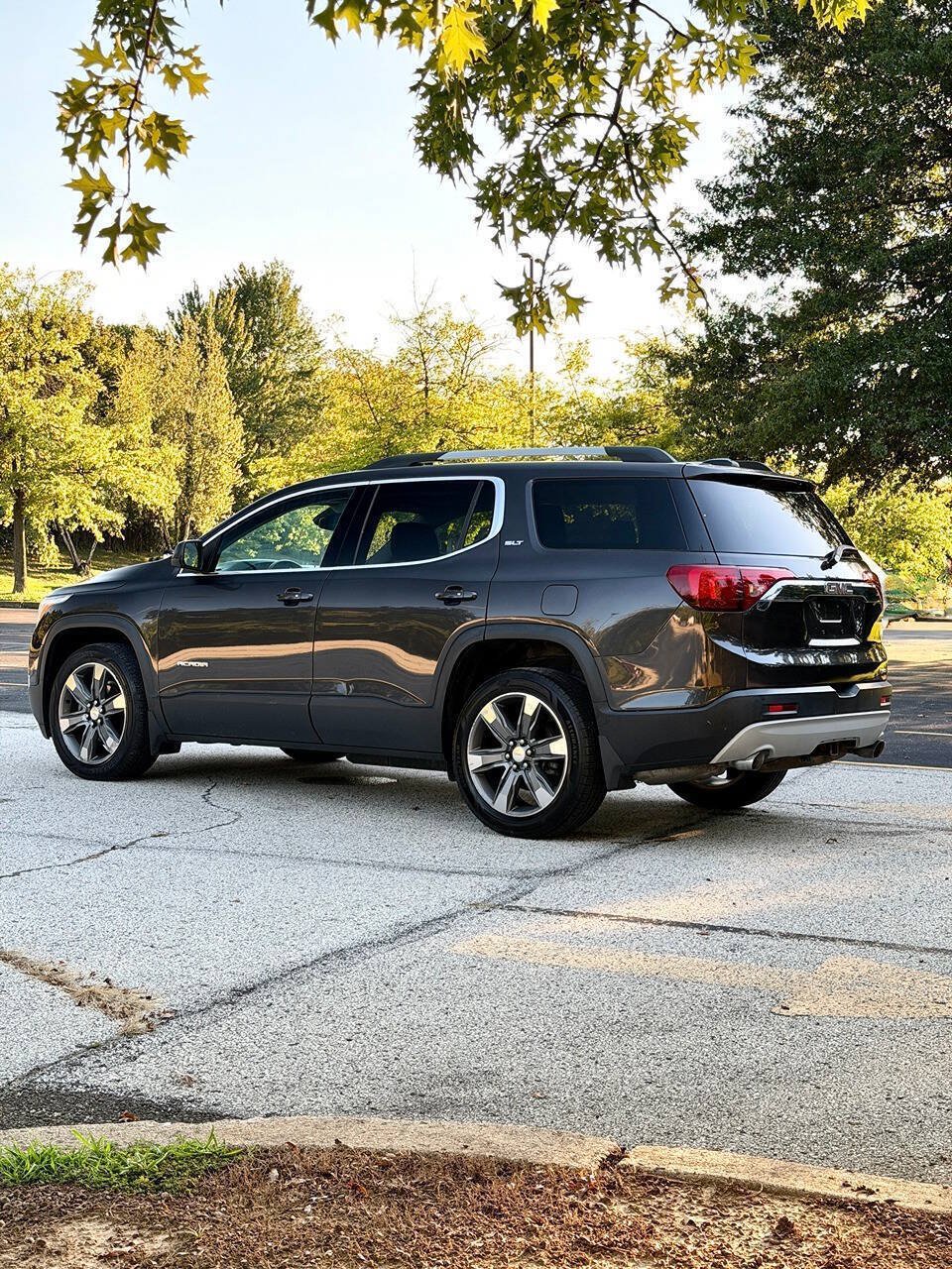 Used 2017 GMC Acadia SLT w/ LPO, Floor Liner Package AWD/4WD image 6