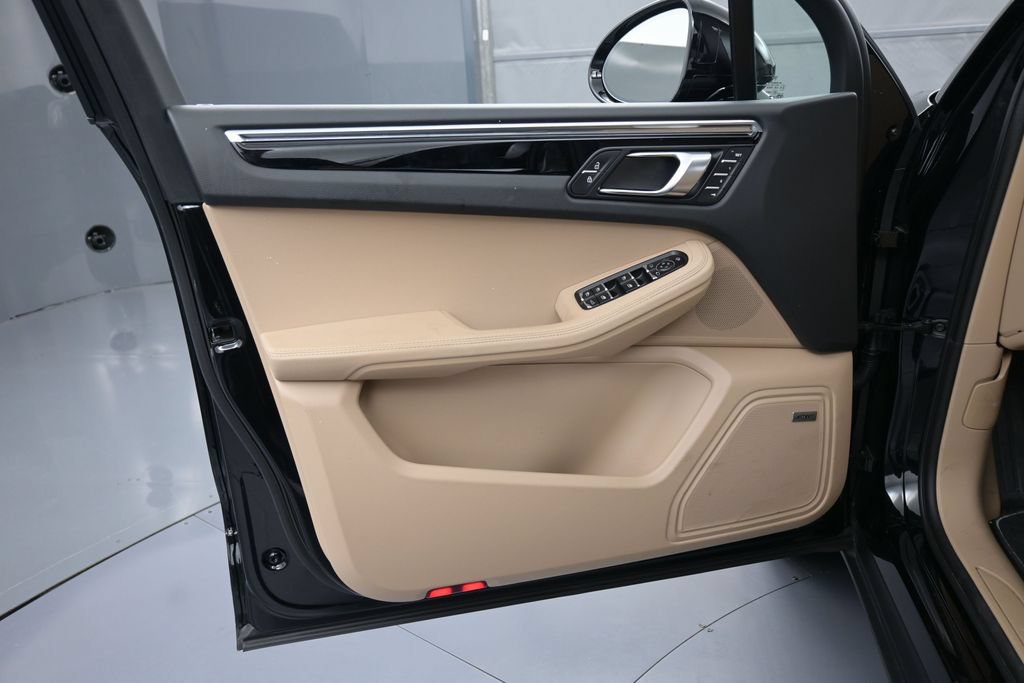Certified 2026 Porsche Macan AWD/4WD image 15