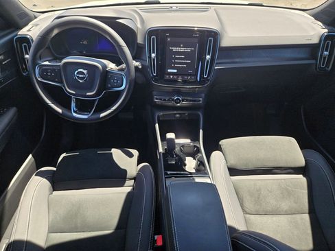 Used 2023 Volvo XC40 Recharge Ultimate AWD/4WD image 17