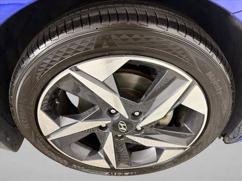 Used 2023 Hyundai Elantra Limited FWD image 14