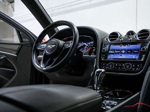 Used 2018 Bentley Bentayga image 73