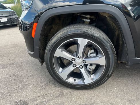 Used 2024 Jeep Grand Cherokee L Limited RWD image 28