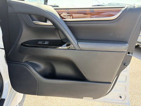 Used 2020 Lexus LX 570 4WD w/ Luxury Package image 14