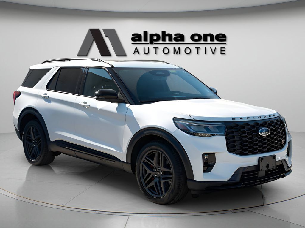 Used 2025 Ford Explorer ST AWD/4WD image 3