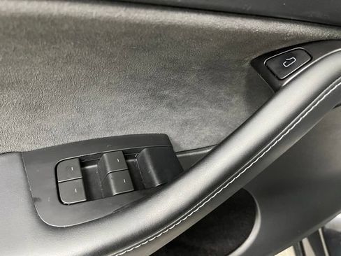 Used 2024 Tesla Model Y 2WD image 24