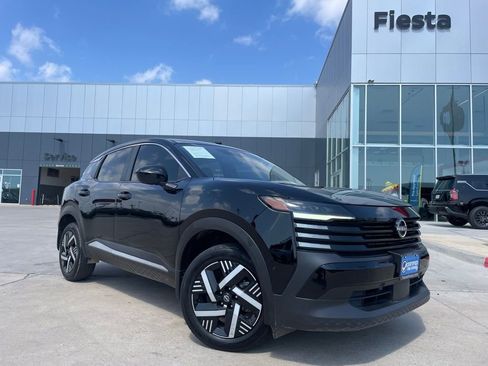 Certified 2025 Nissan Kicks SV image 1