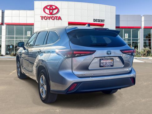 Certified 2024 Toyota Highlander LE FWD image 5