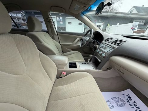 Used 2009 Toyota Camry LE image 17