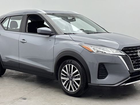 Used 2021 Nissan Kicks SV FWD image 3