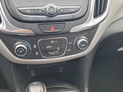 Used 2021 Chevrolet Equinox LS image 22