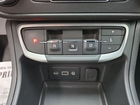 Used 2024 GMC Terrain SLE image 22