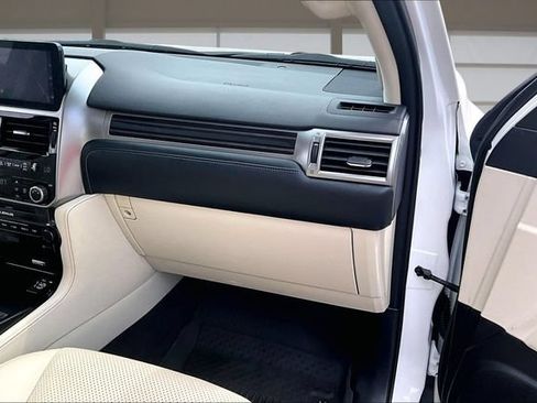 Used 2023 Lexus GX 460 Luxury w/ Accessory Package AWD/4WD image 16