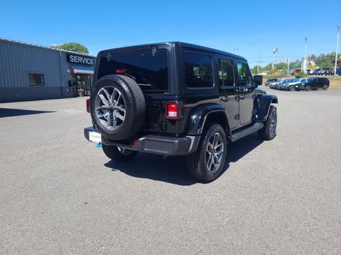 Used 2024 Jeep Wrangler Unlimited w/ Convenience Group AWD/4WD image 6