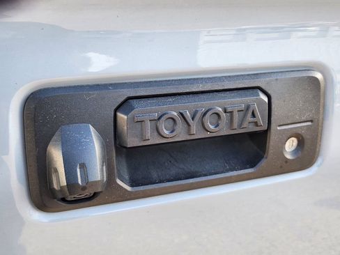 Used 2020 Toyota Tacoma TRD Off-Road w/ Technology Package image 14