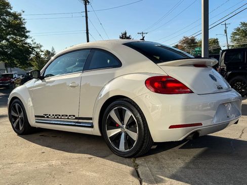 Used 2012 Volkswagen Beetle Launch Edition FWD image 5
