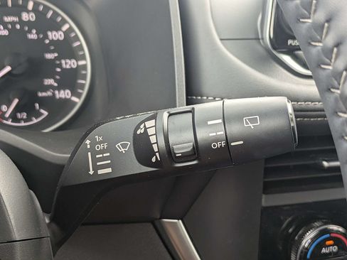 Used 2025 Nissan Rogue SV FWD image 29