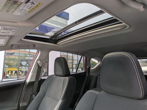 Used 2014 Toyota RAV4 XLE AWD/4WD image 28