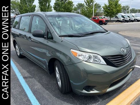 Used 2013 Toyota Sienna L w/ Towing Pkg FWD image 2