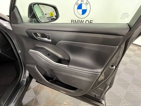 Used 2023 Toyota Highlander XLE AWD/4WD image 26
