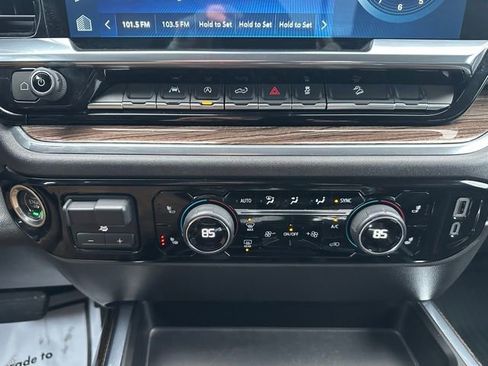 Used 2024 Chevrolet Silverado 1500 LT Trail Boss w/ Convenience Package II image 32