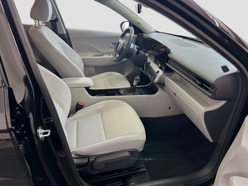 Used 2025 Hyundai Kona SEL image 31