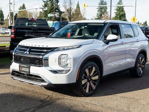 New 2026 Mitsubishi Outlander SE image 3